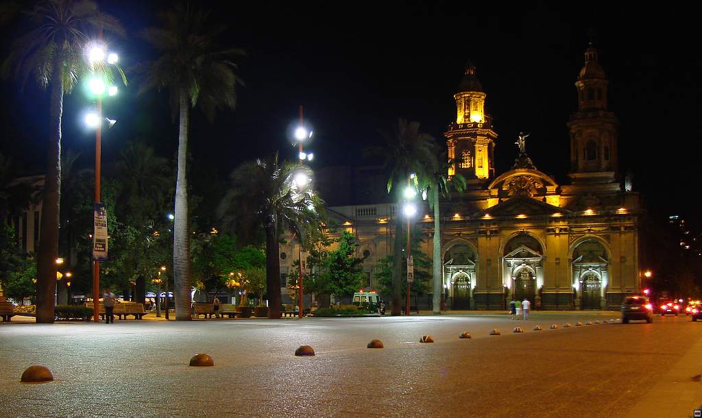 Santiago - Plaza de Armas noc.jpg